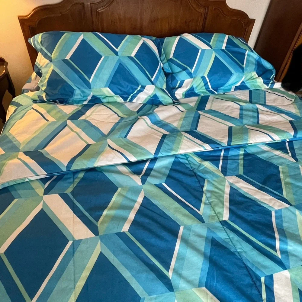 Queen Comforter Set Bright Blue, White & Turquoise Reversible Geometric Pattern